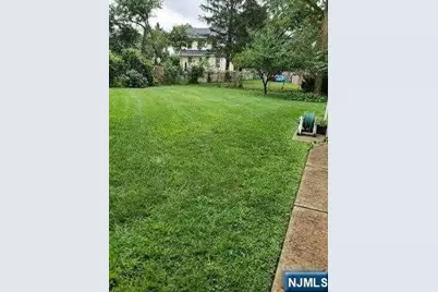 24 Washington Place 2 #2, Teaneck Township, NJ 07666 - Photo 3