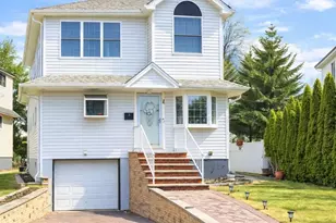 39 Voorhees St, Teaneck Township, NJ 07666 - Photo 1