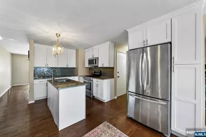 207 Stephanie Drive, Caldwell, NJ 07006 - Photo 11