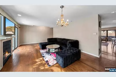 207 Stephanie Drive, Caldwell, NJ 07006 - Photo 5