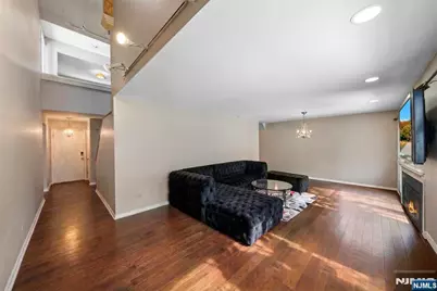 207 Stephanie Drive, Caldwell, NJ 07006 - Photo 9