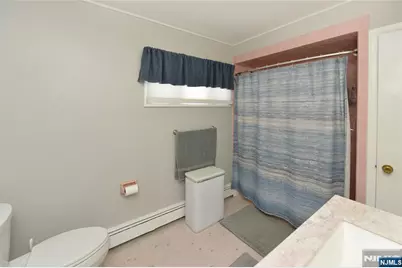 140 Manhattan Avenue, Waldwick, NJ 07463 - Photo 15