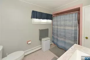 140 Manhattan Ave, Waldwick, NJ 07463 - Photo 15