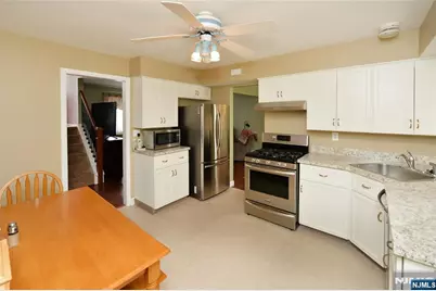 140 Manhattan Avenue, Waldwick, NJ 07463 - Photo 9
