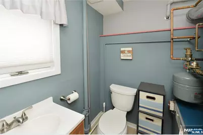 140 Manhattan Avenue, Waldwick, NJ 07463 - Photo 11