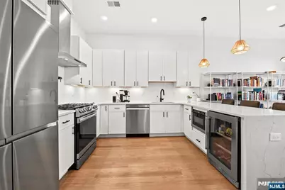 34 Manhattan Avenue 2 #2, Jersey City, NJ 07307 - Photo 13