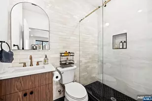 34 Manhattan Ave 2, Jersey City, NJ 07307 - Photo 25