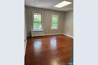 521 Chestnut Street 2 #2, Orange, NJ 07050 - Photo 5