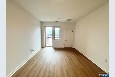 2050 Central Road 109 #109, Fort Lee, NJ 07024 - Photo 3