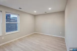 1081 18th Ave, Newark, NJ 07106 - Photo 15