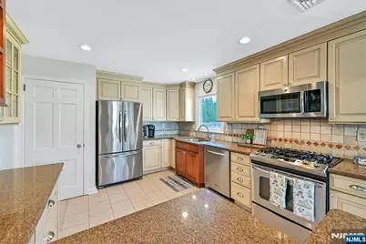 251 Paul Court, Hillsdale, NJ 07642 - Photo 9