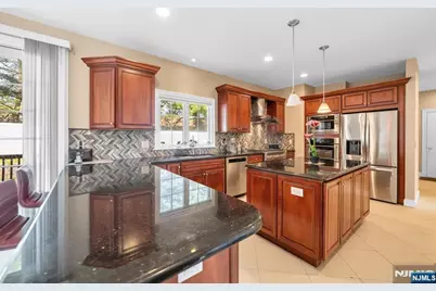 683 Victoria Avenue, Paramus, NJ 07652 - Photo 9