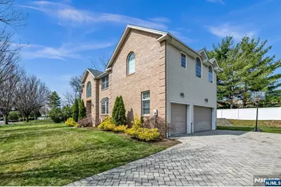 683 Victoria Avenue, Paramus, NJ 07652 - Photo 3