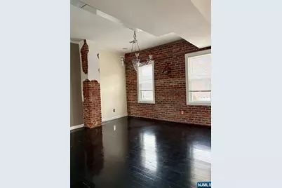 266 Livingston Avenue, Lyndhurst Township, NJ 07071 - Photo 3