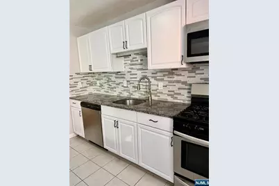 2350 Linwood Avenue 1E #1E, Fort Lee, NJ 07024 - Photo 3