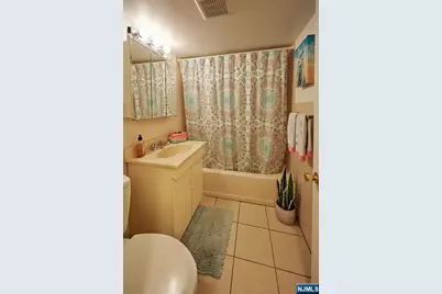 274 Englewood Avenue, Teaneck Township, NJ 07666 - Photo 17