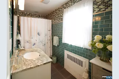 274 Englewood Avenue, Teaneck Township, NJ 07666 - Photo 11