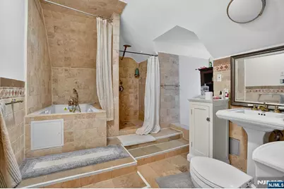 285 Maple Street, Englewood, NJ 07631 - Photo 19