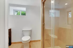 162 Washington Pl, Teaneck Township, NJ 07666 - Photo 23