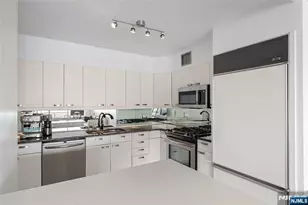 6 Horizon Road 1605, Fort Lee, NJ 07024 - Photo 5