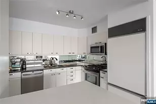 6 Horizon Road 1605, Fort Lee, NJ 07024 - Photo 5