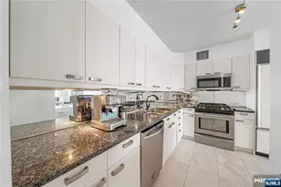 6 Horizon Road 1605, Fort Lee, NJ 07024 - Photo 3
