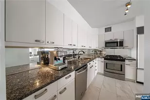 6 Horizon Road 1605, Fort Lee, NJ 07024 - Photo 3