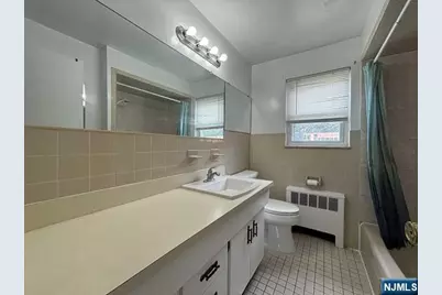 2004 Hoefleys Lane, Fort Lee, NJ 07024 - Photo 9