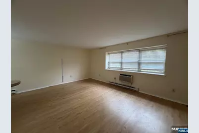 142 Maple Street 142 #142, Teaneck Township, NJ 07666 - Photo 3