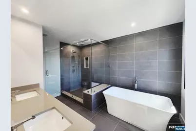 237 Grantwood Boulevard B #B, Palisades Park, NJ 07650 - Photo 11