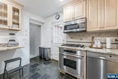 1125 W Laurelton Parkway, Teaneck Township, NJ 07666 - Photo 15