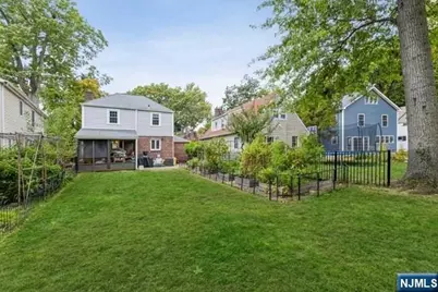 1125 W Laurelton Parkway, Teaneck Township, NJ 07666 - Photo 25