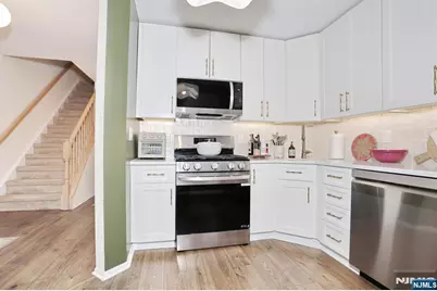 2051 Charles Court, Mahwah, NJ 07430 - Photo 5