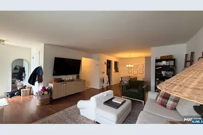 2098 Francis Court 2098 #2098, Mahwah, NJ 07430 - Photo 3