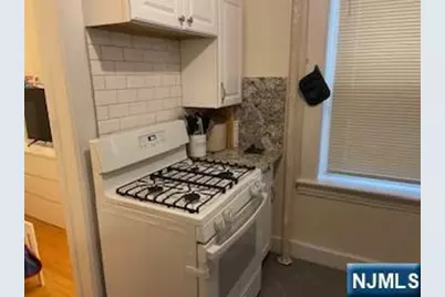 379 Undercliff Avenue 5 #5, Edgewater, NJ 07020 - Photo 7