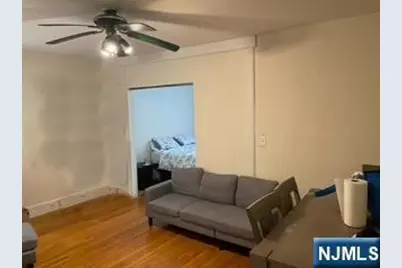 379 Undercliff Avenue 5 #5, Edgewater, NJ 07020 - Photo 3