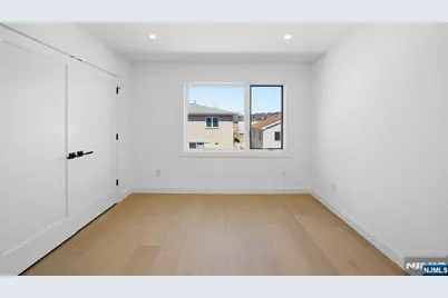 211 E Harriet Avenue B #B, Palisades Park, NJ 07650 - Photo 27