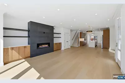 211 E Harriet Avenue B #B, Palisades Park, NJ 07650 - Photo 5