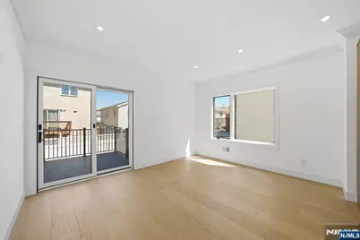 211 E Harriet Avenue B #B, Palisades Park, NJ 07650 - Photo 15