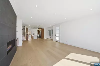 211 E Harriet Avenue B #B, Palisades Park, NJ 07650 - Photo 9