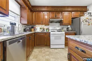 90 Cortland Pl Flr 2, Tenafly, NJ 07670 - Photo 5