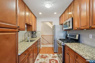 1810 Faulkner Ct, Mahwah, NJ 07430 - Photo 19