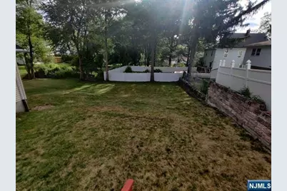 282 N Prospect Avenue, Bergenfield, NJ 07621 - Photo 19