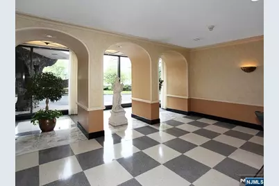 2100 Linwood Avenue 2G #2G, Fort Lee, NJ 07024 - Photo 5