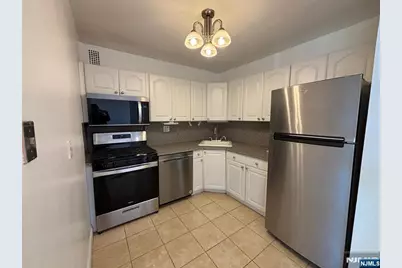 2100 Linwood Avenue 2G #2G, Fort Lee, NJ 07024 - Photo 13