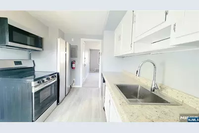 592 Beverly Road 2nd Floor #2nd floor, Teaneck Township, NJ 07666 - Photo 1