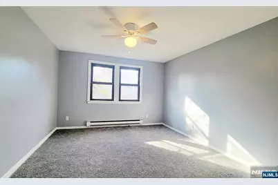 592 Beverly Road 2nd Floor #2nd floor, Teaneck Township, NJ 07666 - Photo 5