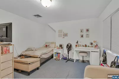 60 Westview Drive, Bergenfield, NJ 07621 - Photo 13