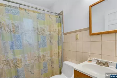 60 Westview Drive, Bergenfield, NJ 07621 - Photo 15