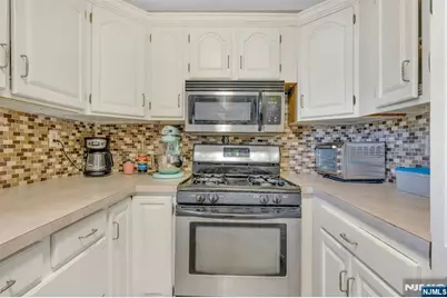 60 Westview Drive, Bergenfield, NJ 07621 - Photo 5